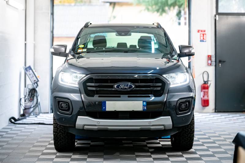 Lustrage et traitement céramique d'un Ford Ranger à Chassieu proche de Lyon