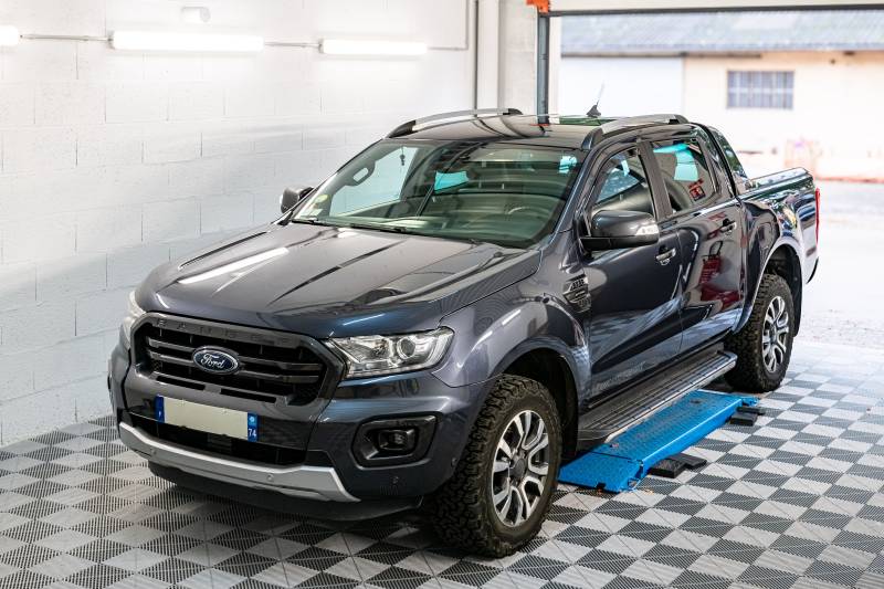 Lustrage et traitement céramique d'un Ford Ranger à Chassieu proche de Lyon