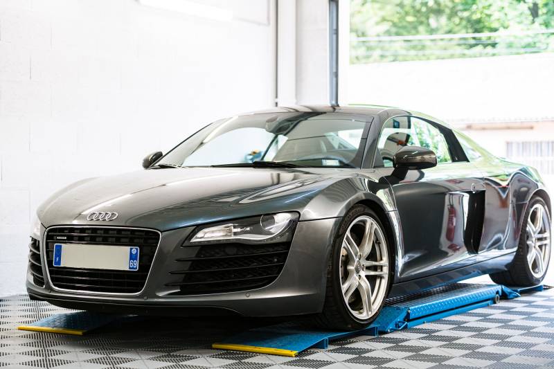 Covering carbone brillant sur une Audi R8 à Lyon