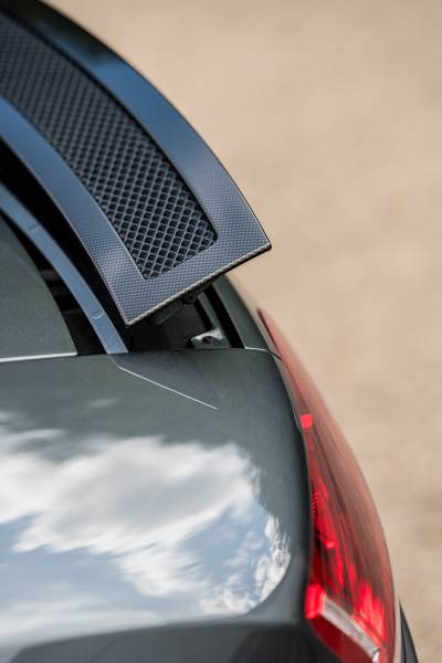 Covering carbone brillant sur une Audi R8 à Lyon