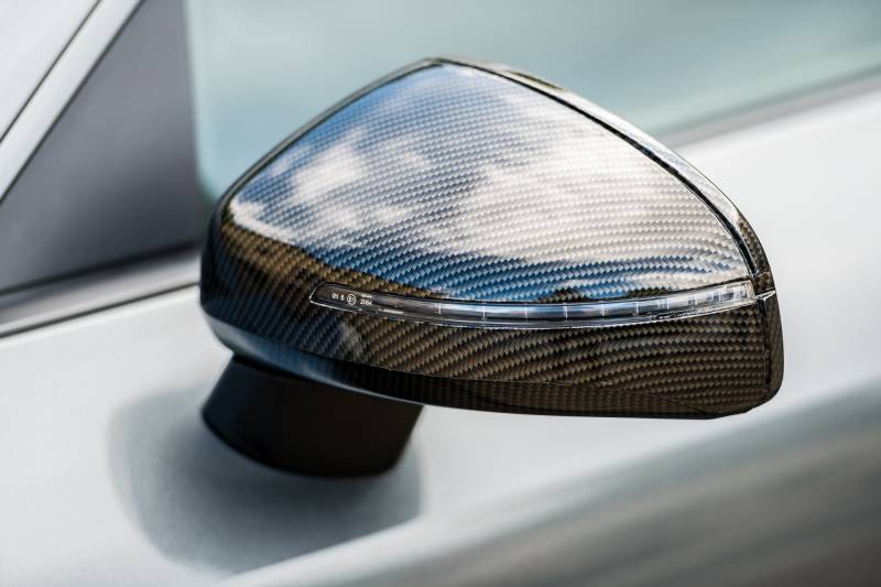 Covering carbone brillant sur une Audi R8 à Lyon