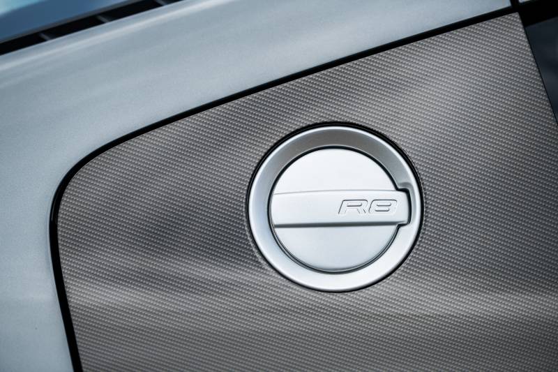 Covering carbone brillant sur une Audi R8 à Lyon