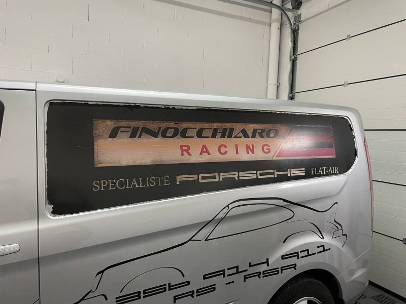 Déstickage et flocage d'un Ford Transit à Miribel
