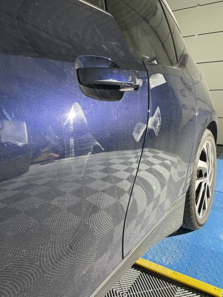 Lustrage et traitement céramique d'une BMW i3 proche de Chazay d'Azergues