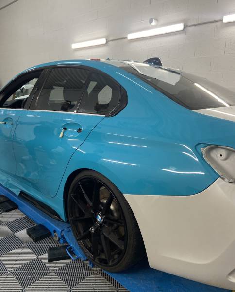 Covering complet BMW 330i G20 Bleu Miami à Fleurieu-sur-Saône