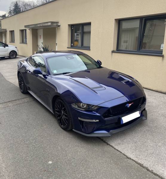Bande noire centrale Ford Mustang GT à Saint Didier au Mont d'Or