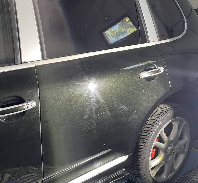 Polissage lustrage d'un Porsche Cayenne Turbo 955 à Limonest
