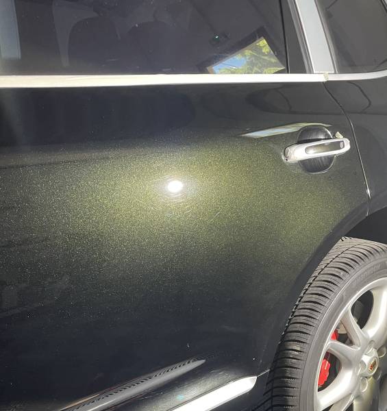 Polissage lustrage d'un Porsche Cayenne Turbo 955 à Limonest