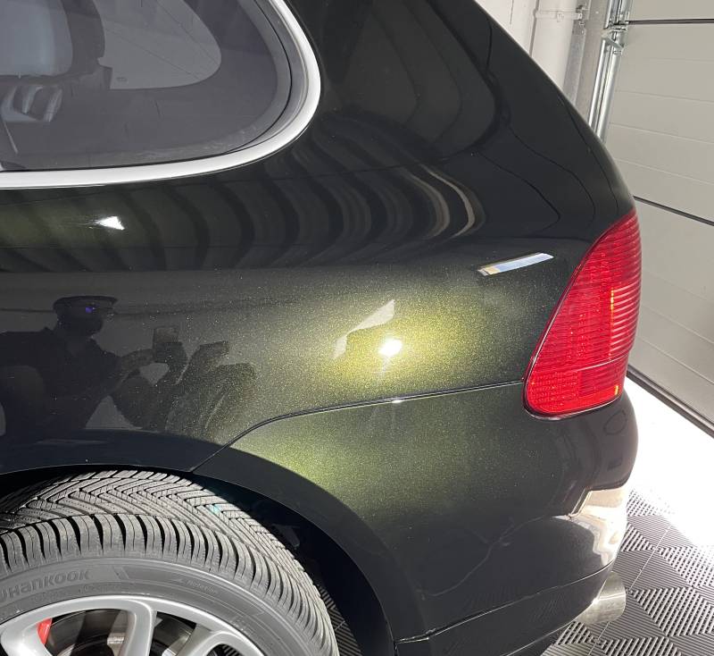 Polissage lustrage d'un Porsche Cayenne Turbo 955 à Limonest