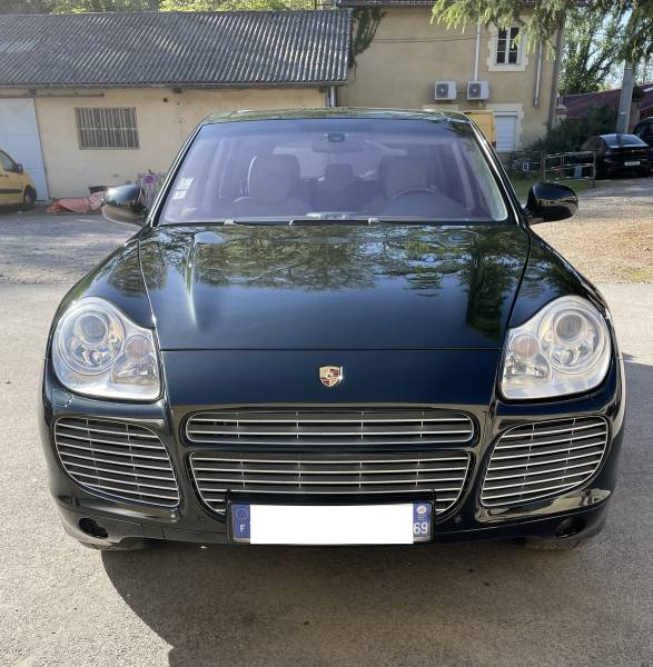 Polissage lustrage d'un Porsche Cayenne Turbo 955 à Limonest