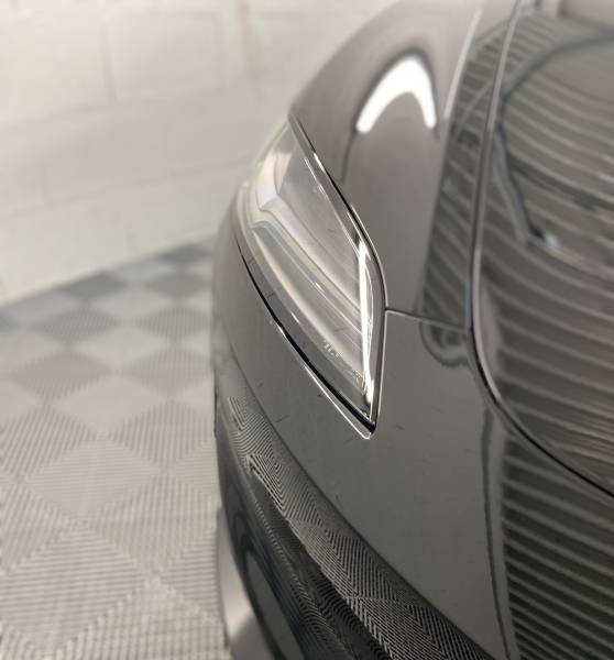 Protection PPF et traitement céramique de la carrosserie d'une Tesla Model 3 Performance 2024 à Lyon
