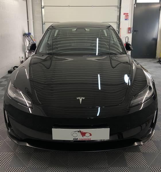 Protection PPF et traitement céramique de la carrosserie d'une Tesla Model 3 Performance 2024 à Lyon