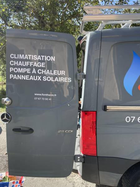 Marquage publicitaire en semi-découpe d'un Mercedes Sprinter à Chaponost