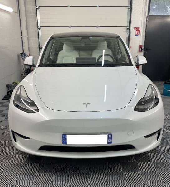 Covering complet sur une Tesla Model Y vert mat olive à Lyon