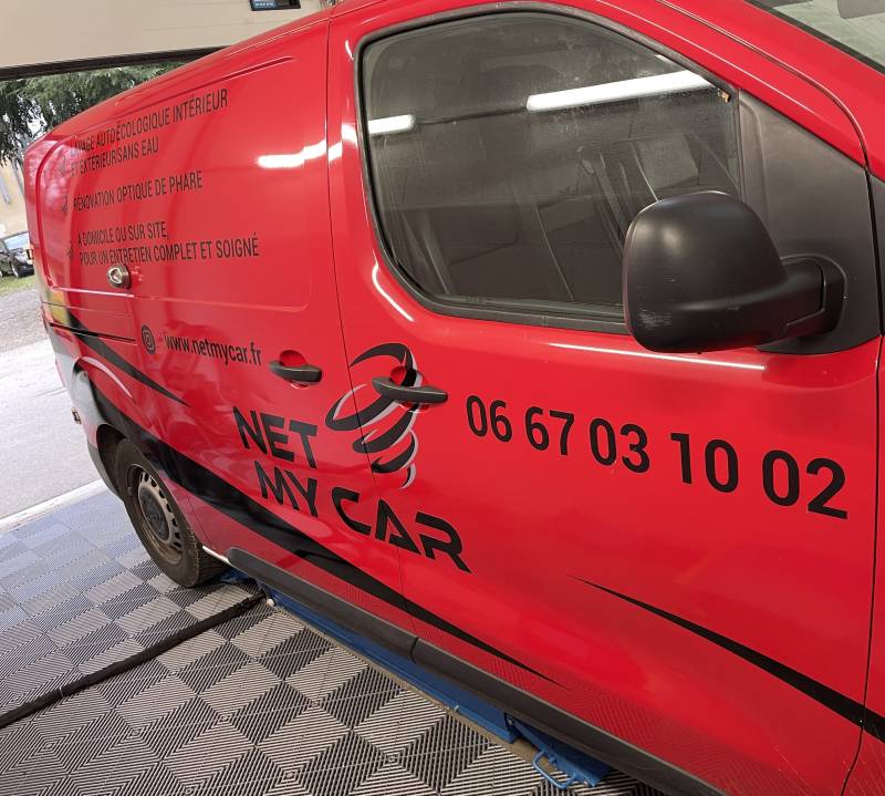 Covering complet et marquage publicitaire sur un Toyota Proace à Fleurieu-sur-Saone