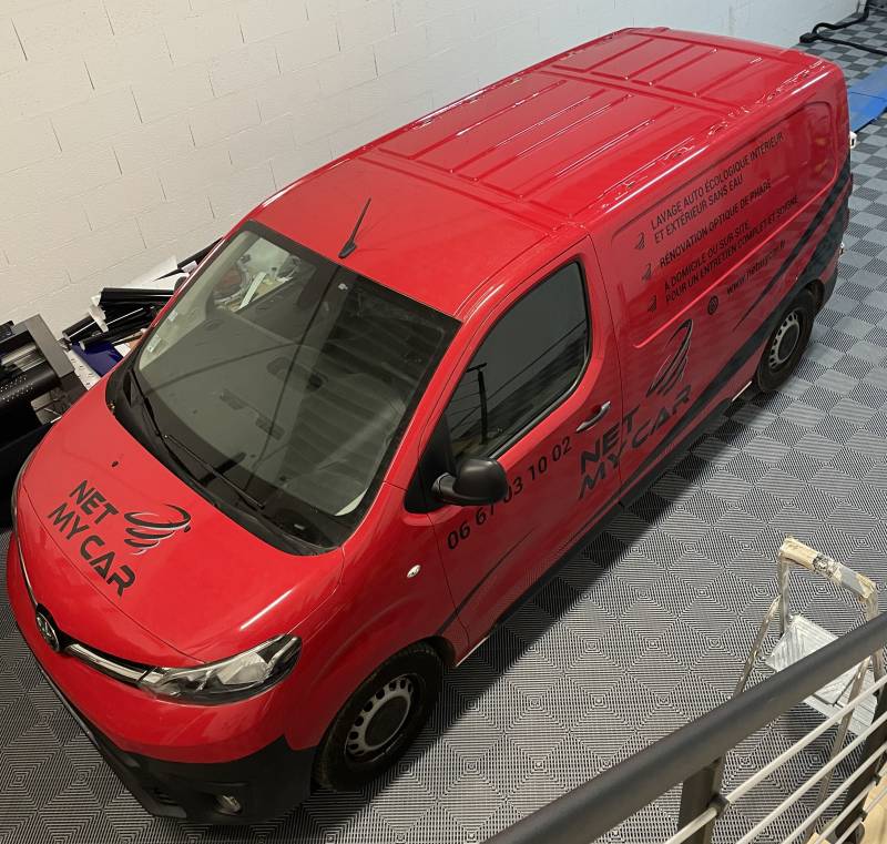 Covering complet et marquage publicitaire sur un Toyota Proace à Fleurieu-sur-Saone