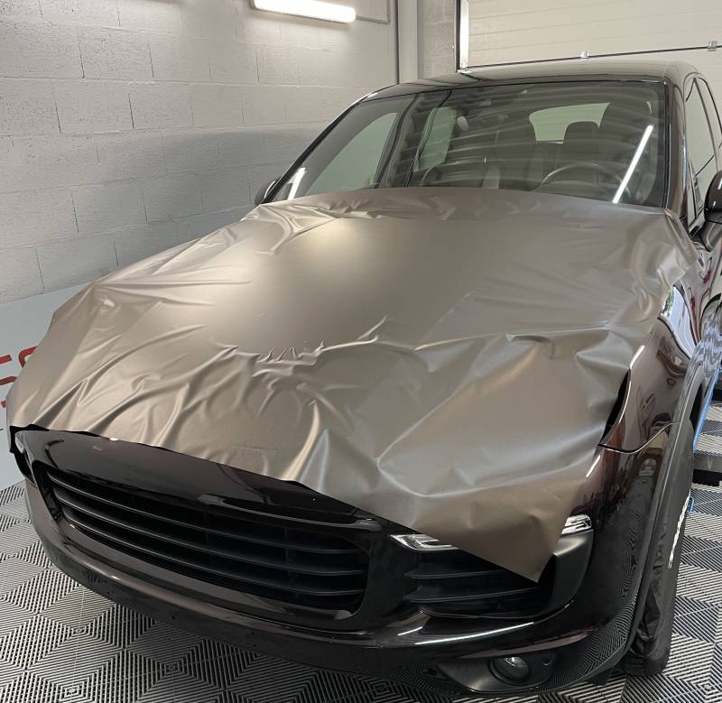 Covering complet Porsche Cayenne S en marron mat métallisé à Lyon