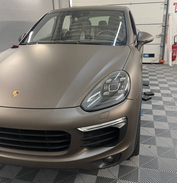 Covering complet Porsche Cayenne S en marron mat métallisé à Lyon