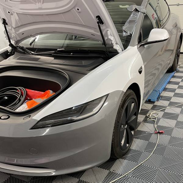 Covering gris nardo Tesla Model 3 Highland à Lyon