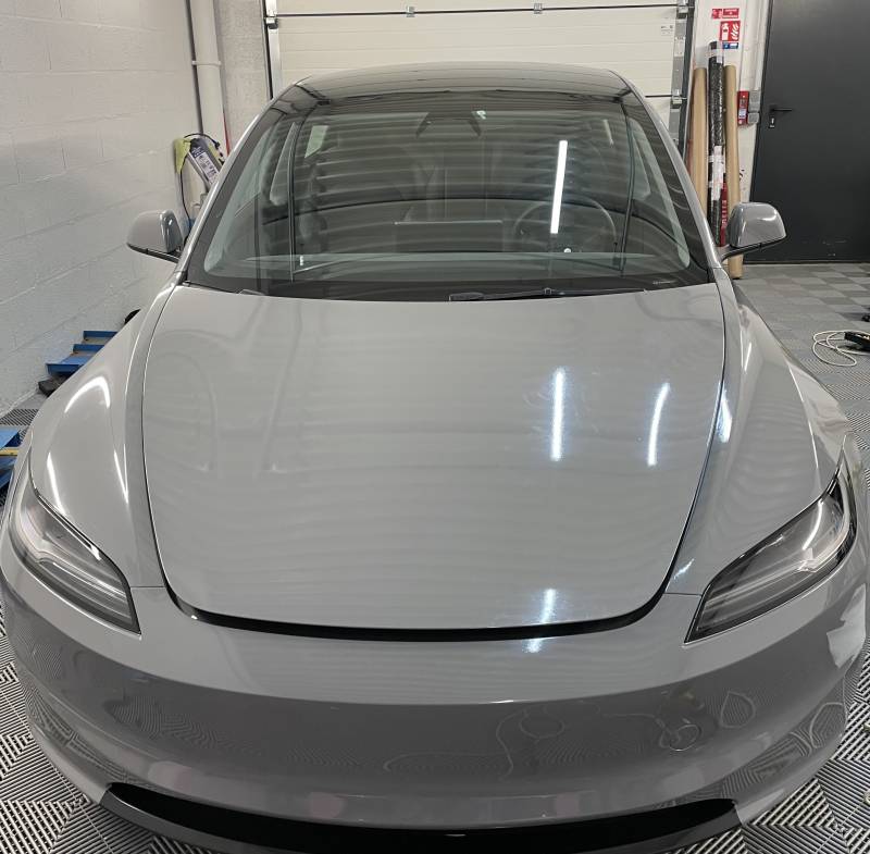 Covering gris nardo Tesla Model 3 Highland à Lyon