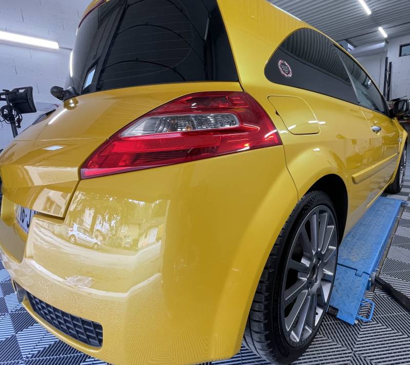 Traitement céramique carrosserie et jantes sur Megane RS F1 Team à Fleurieu-sur-Saône
