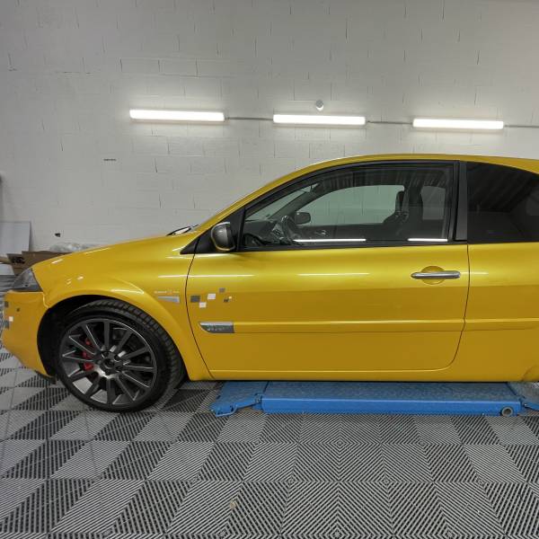 Traitement céramique carrosserie et jantes sur Megane RS F1 Team à Fleurieu-sur-Saône