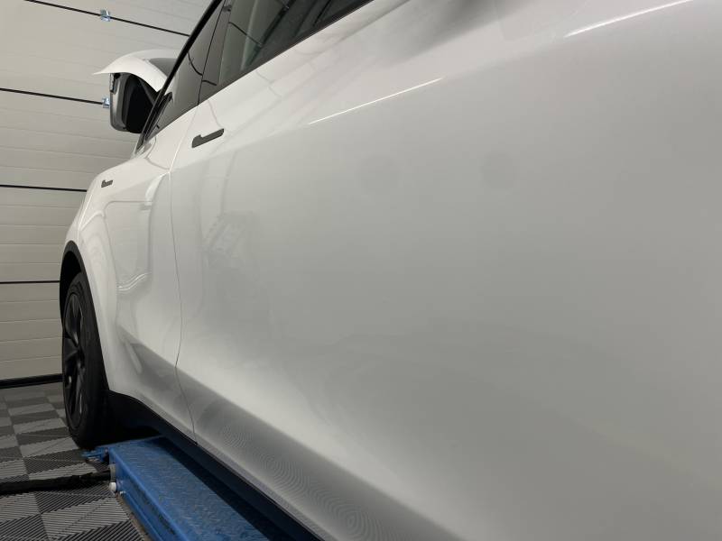 Protection carrosserie par un PPF complet pour Tesla Model Y blanc à Lyon