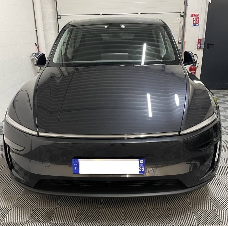 Traitement céramique Tesla Model Y Juniper à Fleurieu-sur-Saône