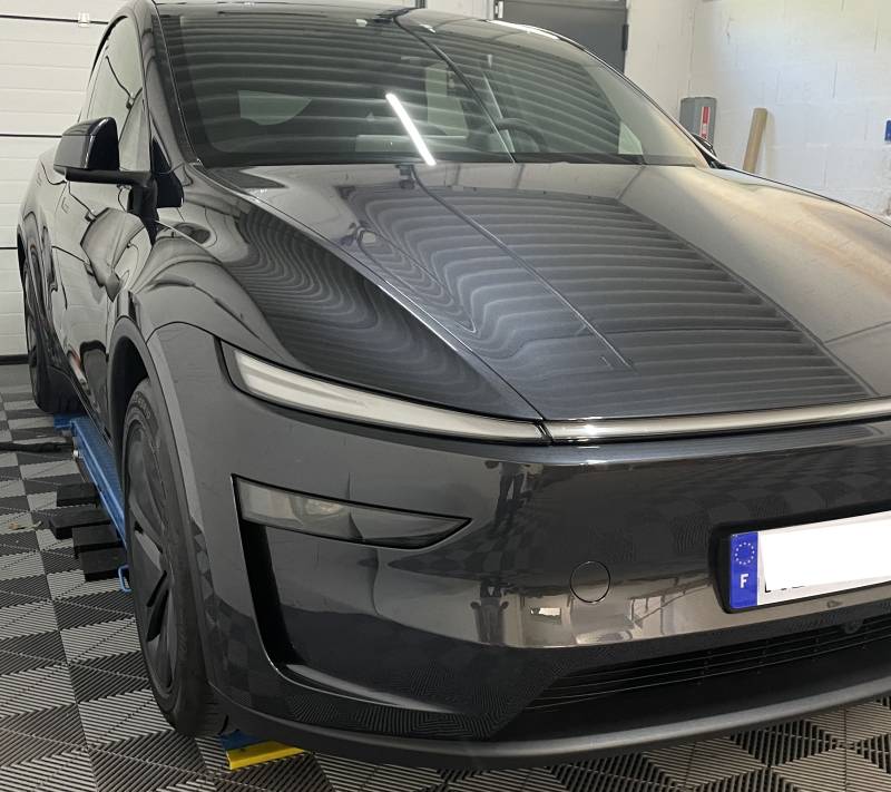 Traitement céramique Tesla Model Y Juniper à Fleurieu-sur-Saône