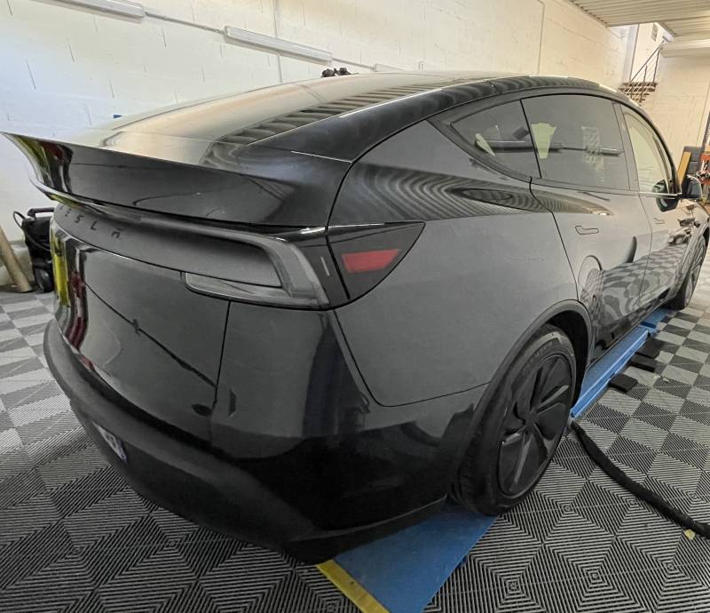 Traitement céramique Tesla Model Y Juniper à Fleurieu-sur-Saône