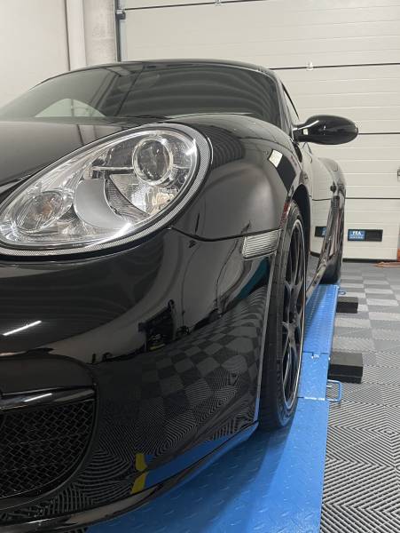 Lustrage et traitement céramique d'un Porsche Cayman S à Lyon