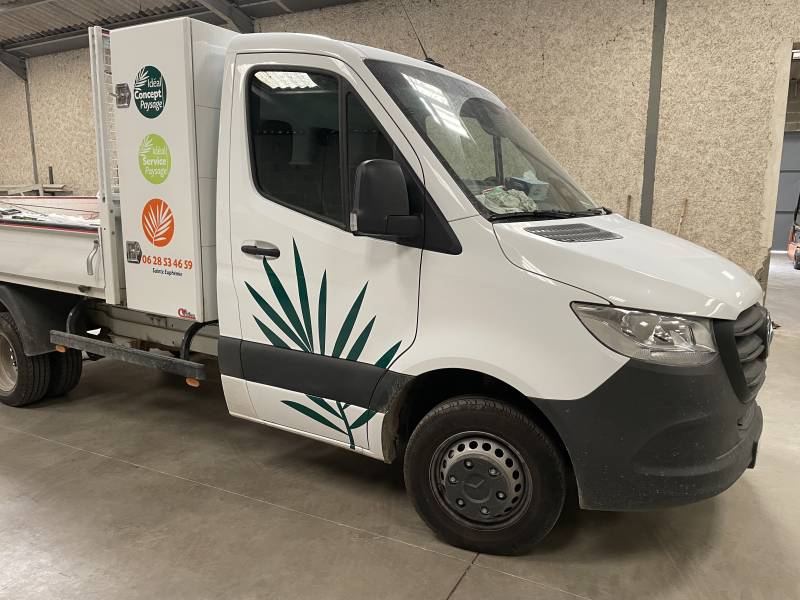 Marquage publicitaire sur deux Mercedes Sprinter pour Ideal Concept Paysage à Fleurieu-sur-Saône