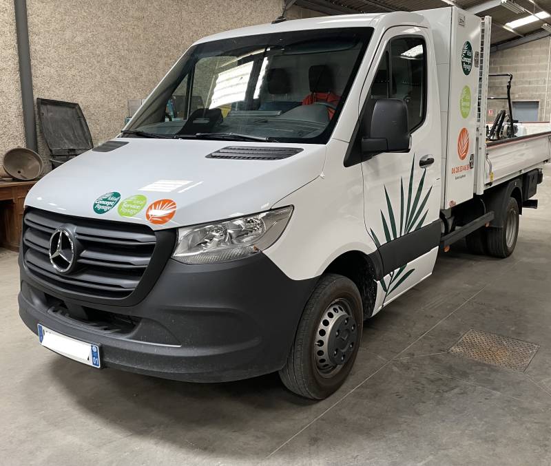 Marquage publicitaire sur deux Mercedes Sprinter pour Ideal Concept Paysage à Fleurieu-sur-Saône