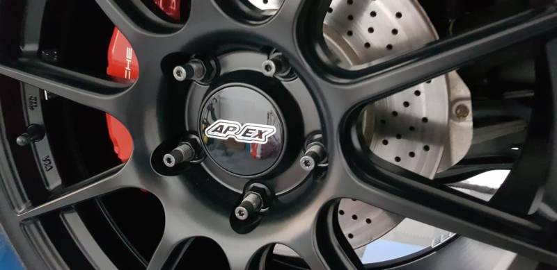 Traitement céramique sur jantes et protection carrosserie d'un Porsche Cayman S à Caluire-et-Cuire