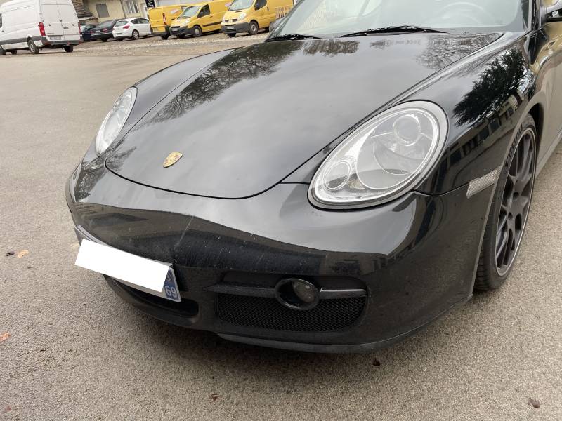 Covering complet sur une Porsche Cayman S, brillant et vert pomme proche de Lyon
