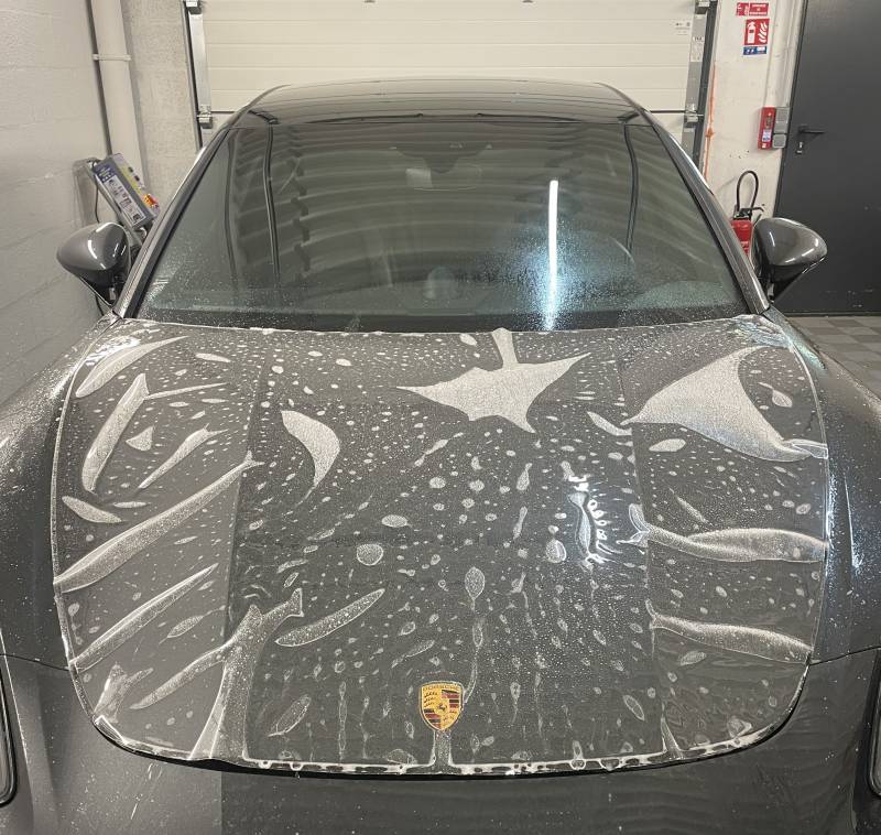 Application d’un film de protection carrosserie transparent sur Porsche Panamera Turismo