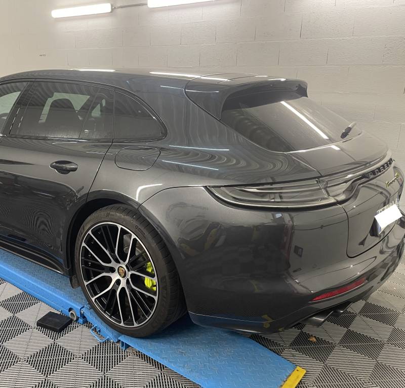 Film PPF gamme intermédiaire – protection haut de gamme à prix maîtrisé sur Porsche Panamera