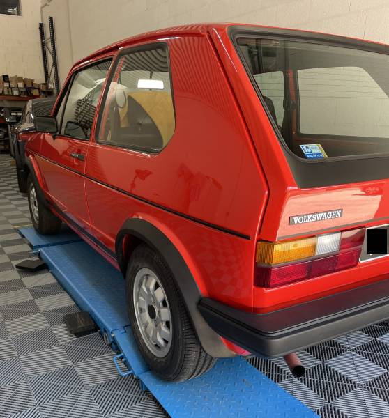 Lustrage et traitement céramique d'une Golf 1 GTI et de ses jantes proche de Fleurieu-sur-Saône