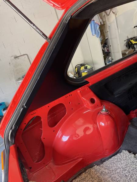 Dépose et pose du kit de déco d'origine d'une Golf 1 GTI et habillage cuir intérieur à Fleurieu-sur-Saône
