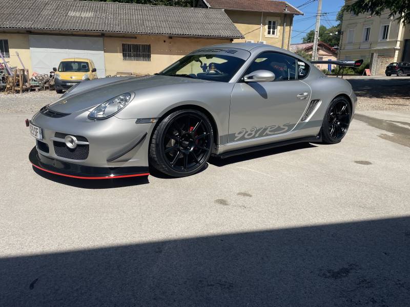 Traitement céramique sur jantes et protection carrosserie d'un Porsche Cayman S à Caluire-et-Cuire