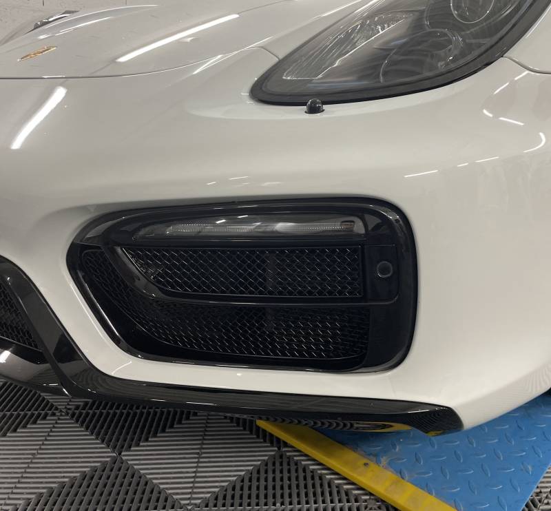 Installation de grilles Zunsport Porsche Cayman GTS