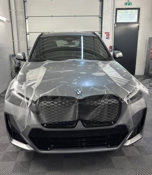 Protection PPF mat sur BMW iX1 gris mat à Fleurieu-sur-Saône (Lyon)